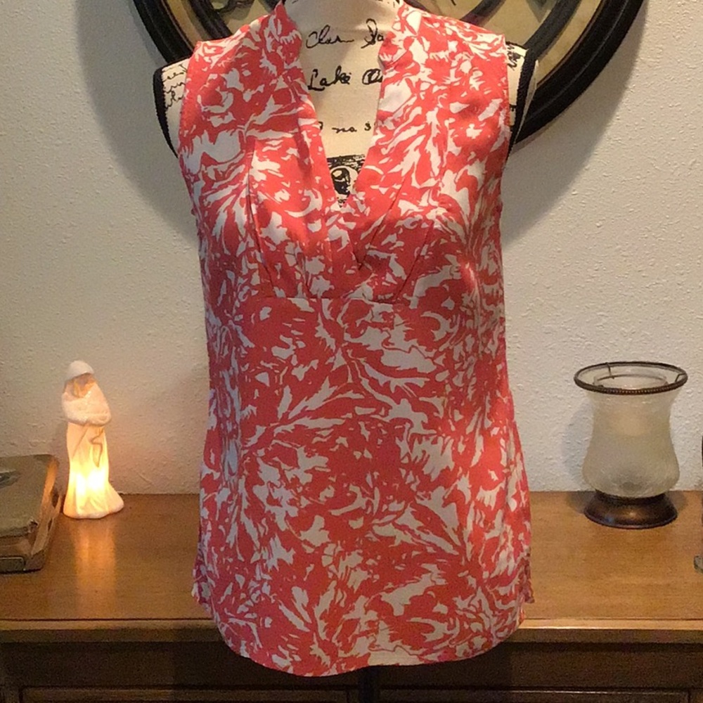 Banana Republic v neck sleeveless top size 2